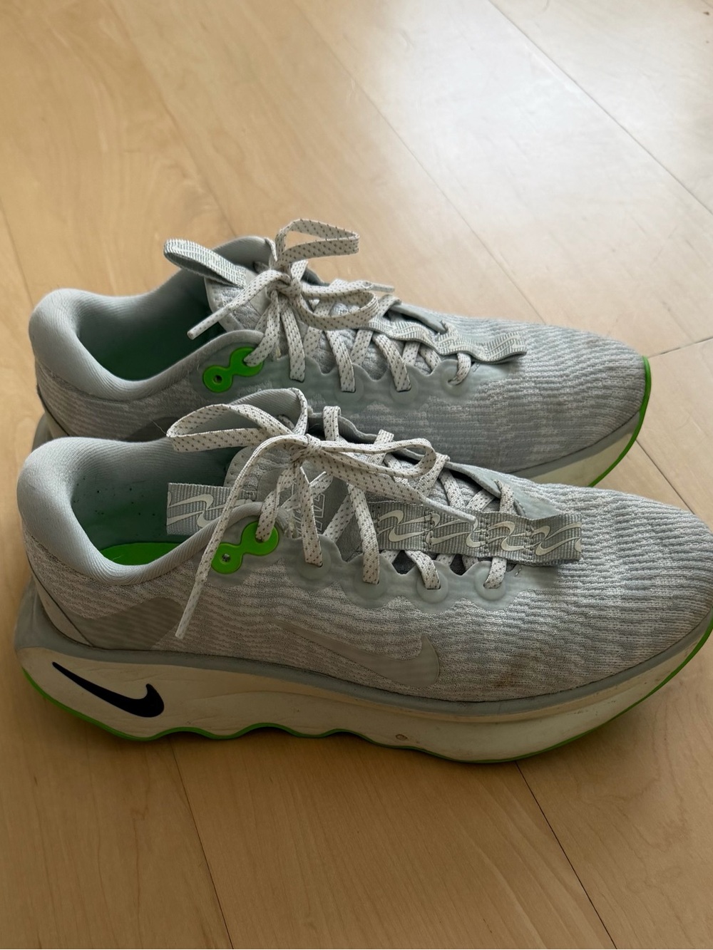 Nike Women’s Motiva Running / Walking Shoe -size 8.5